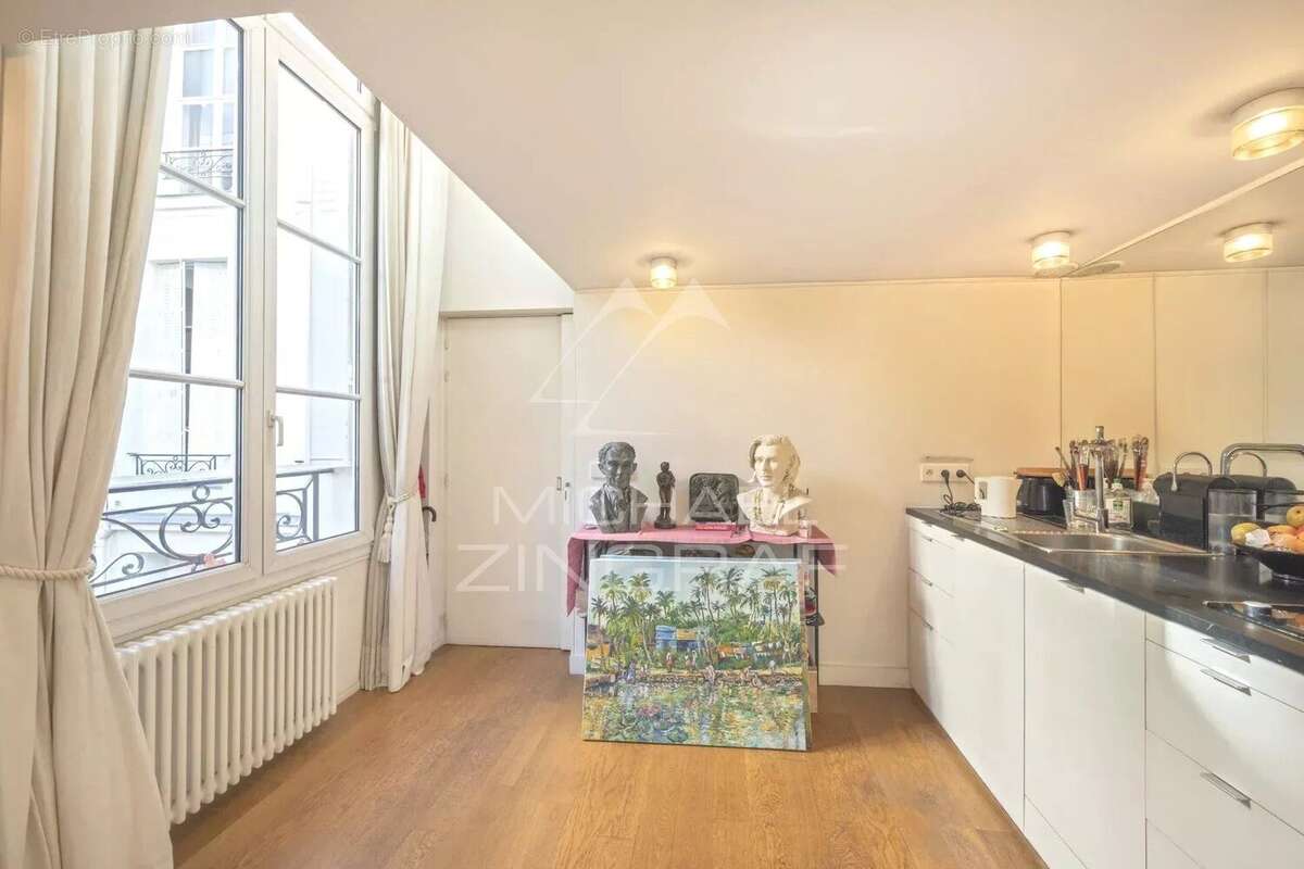Appartement à PARIS-7E