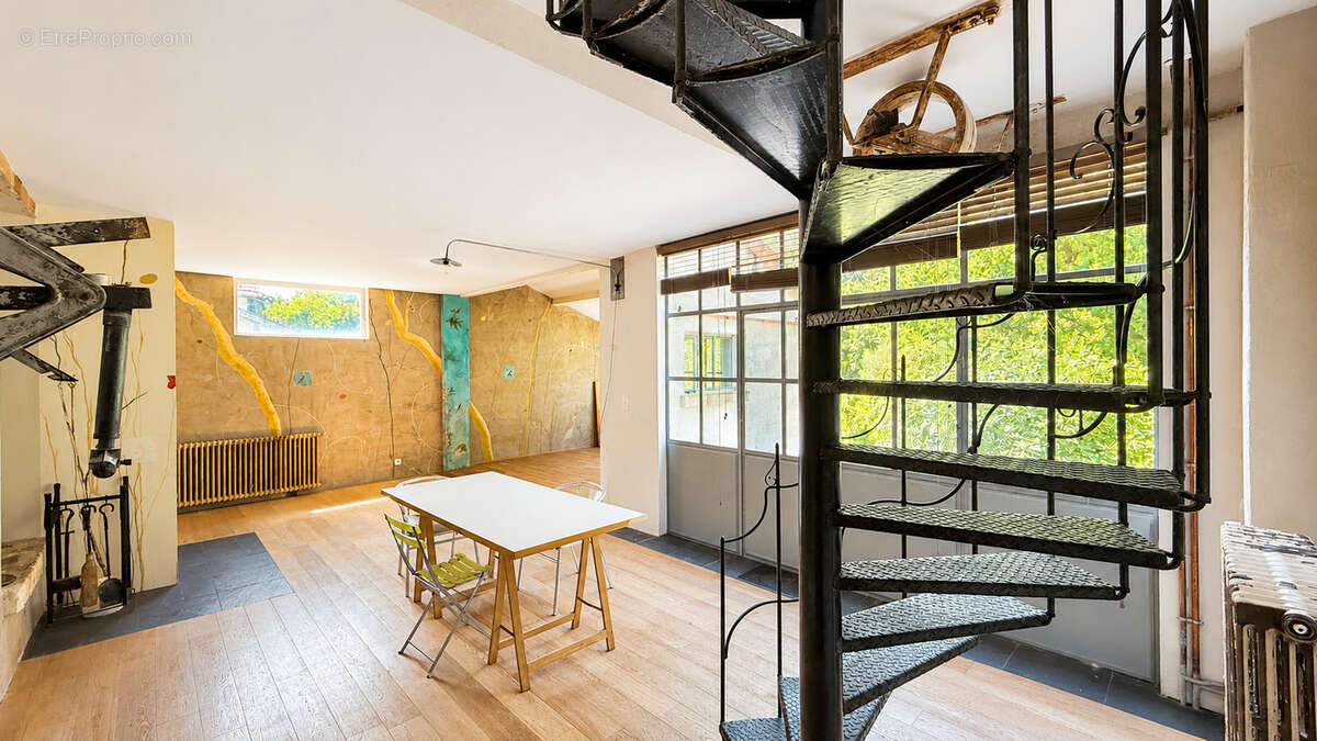 Maison de caractère de 406 m2 habitables sur un terrain de 2 547 m2   Orbigny - photo 4