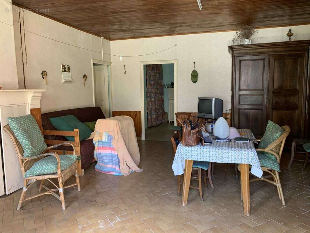 À vendre – Corps de ferme mitoyen à rénover – Lus-la-Croix-Haute (26620) - photo 2