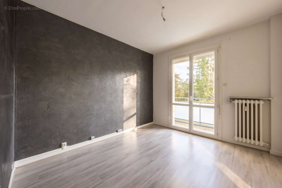 Appartement à SAINT-PRIEST-EN-JAREZ