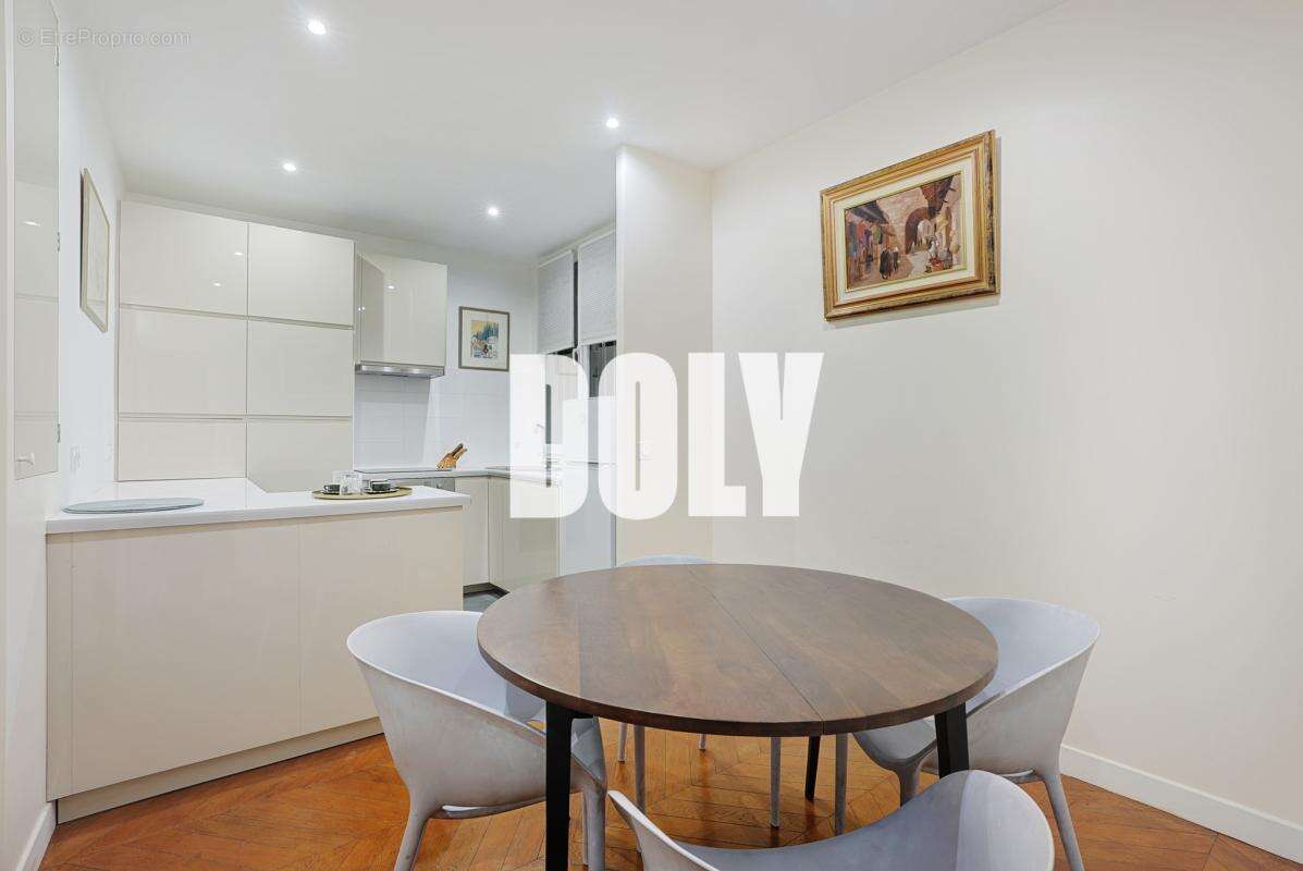 Appartement à PARIS-3E