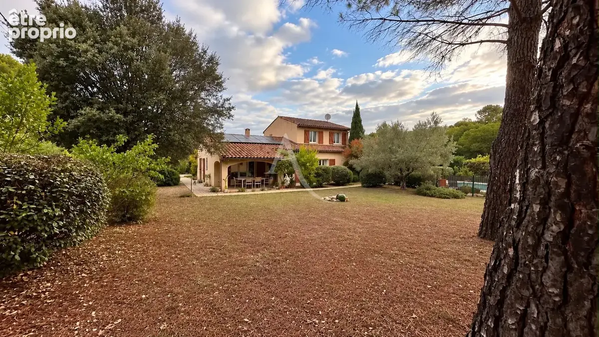 Villa de 180 m2 avec piscine jardin 1800m2 au calme panneaux solaires - photo 1