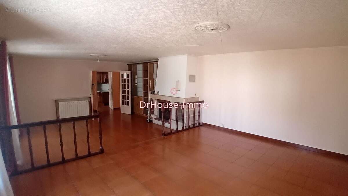 Maison 129 m² à Saint-Julien-Les-Rosiers  - photo 6