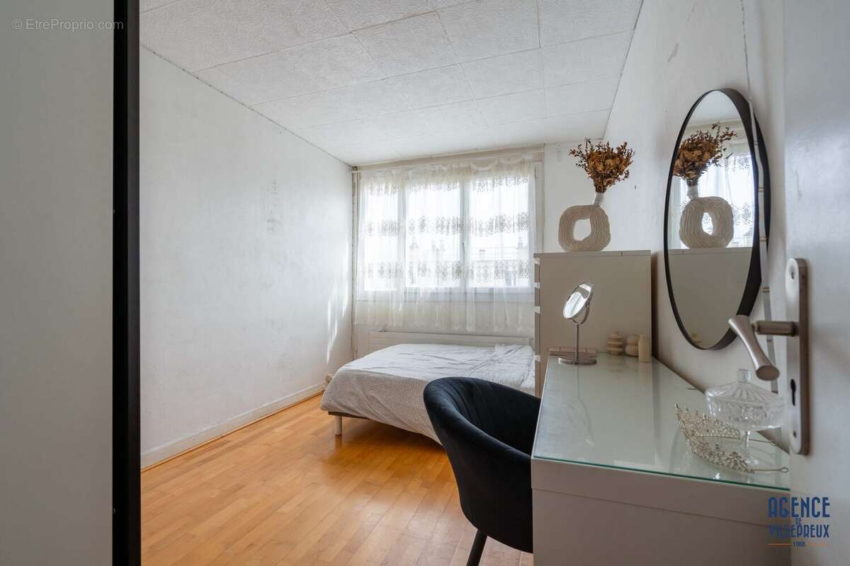 Appartement à LES CLAYES-SOUS-BOIS