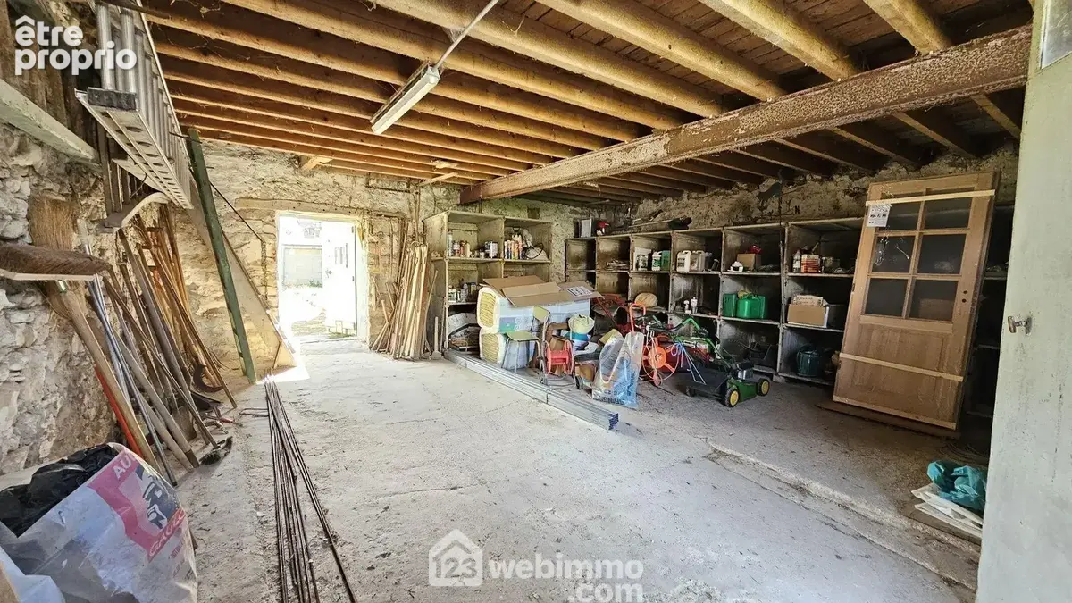Voici le rez-de-chaussée de la grange avec 42 m².