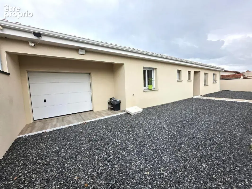 Maison à vendre de plain-pied – 4 chambres - 99 m² –  THIERS (63300) – 255 000 euros - photo 12