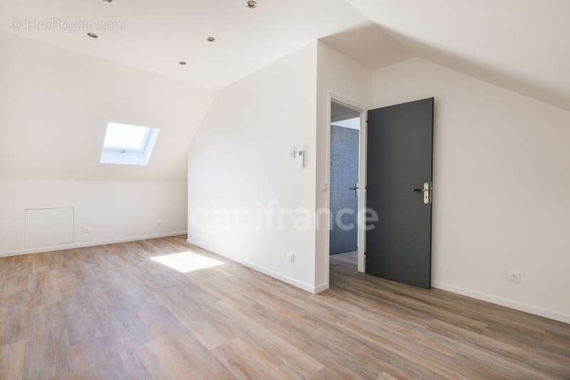 À vendre à Sainte-Geneviève-des-Bois, maison climatisée :    de 123 m², 5 chambres, véranda, garage, sans travaux et parfaitemen - photo 18