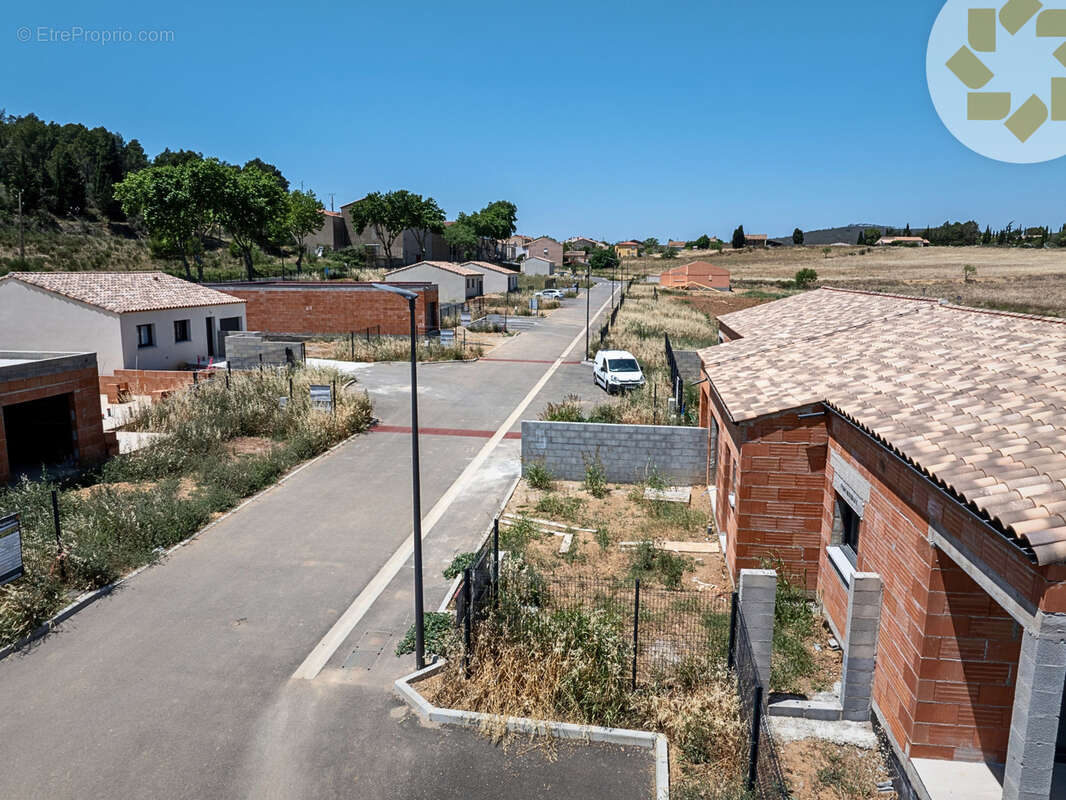 Terrain à bâtir viabilisé de 359 m2 - photo 2