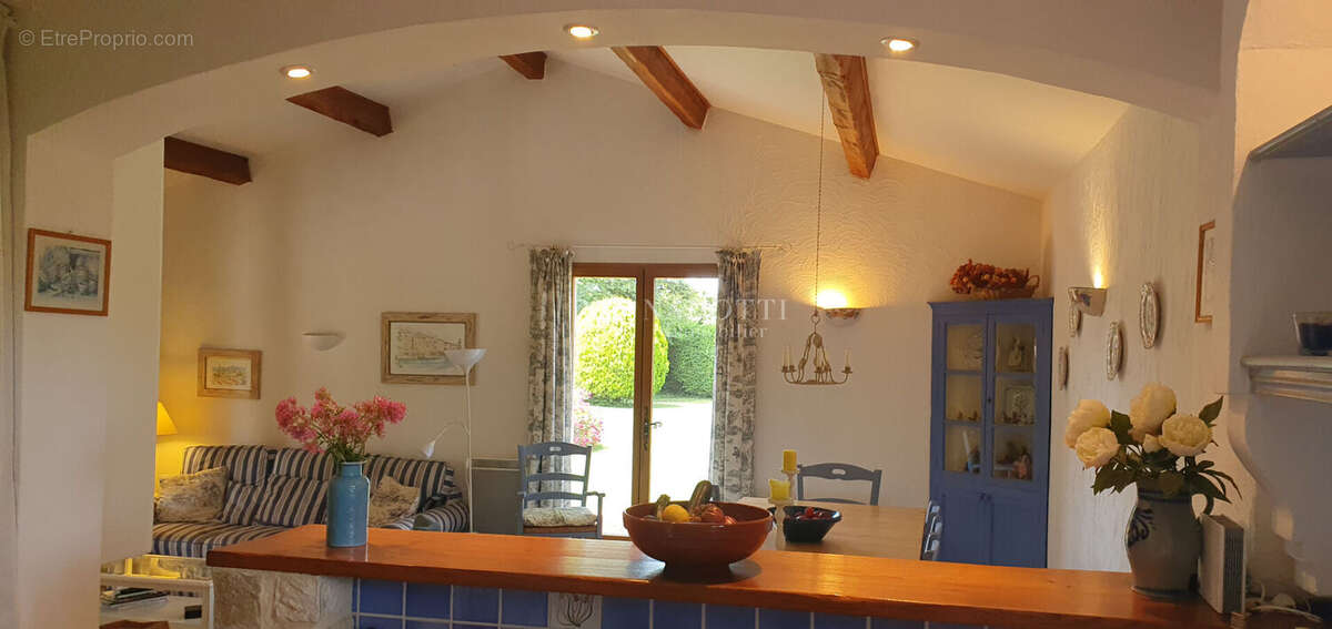 L'isle sur la Sorgue,  en Provence, superbe villa avec piscine sur 1500 m² de terrain clos. - photo 9