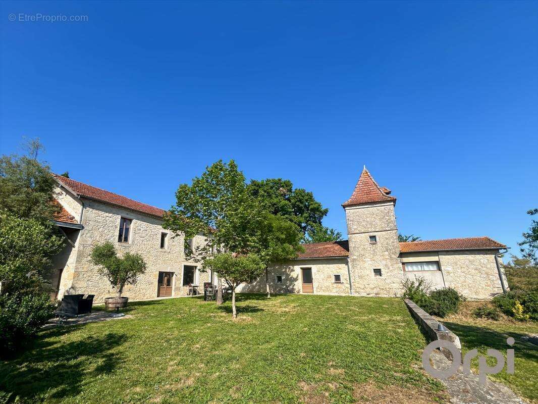 Propriété d’exception – Maison de Maître et 4 gites sur 27 hectares - photo 2