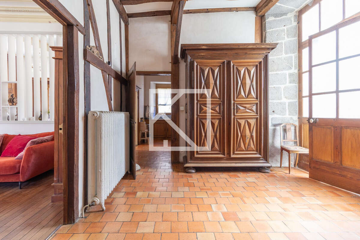 Maison 220 m² à Argenton-Chateau  - photo 2