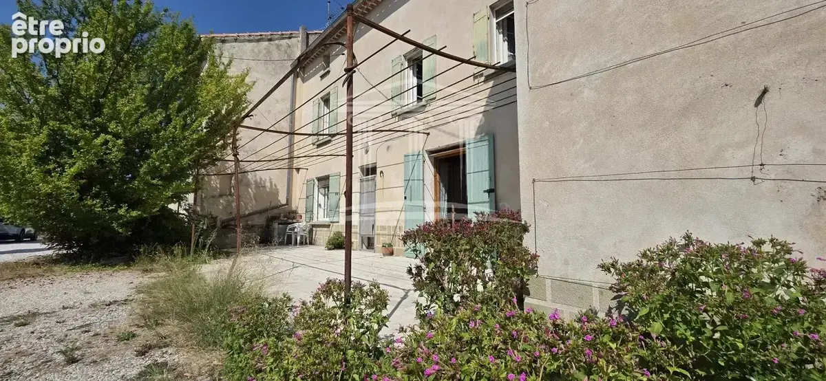 Maison à ENTRAIGUES-SUR-LA-SORGUE