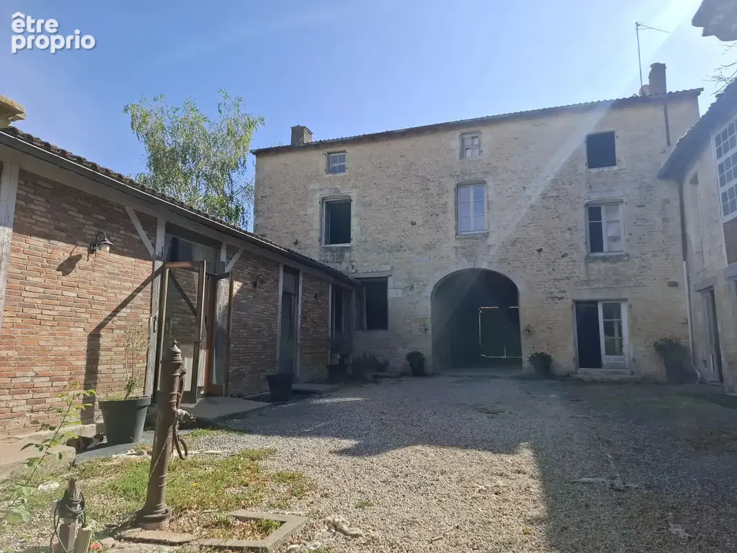 Fabuleuse maison de ville avec potentiel commercial proche de toutes les commodités - photo 11