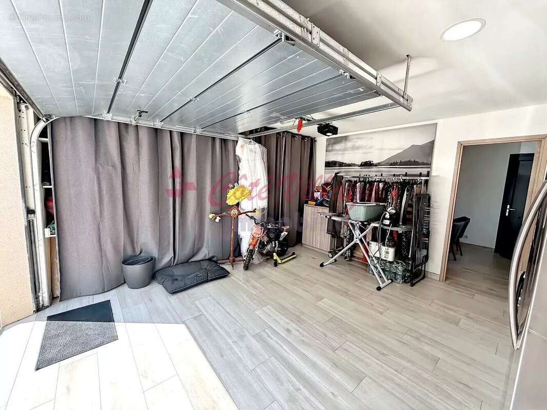 Superbe maison de plain-pied avec vue dégagée , piscine et garage - photo 21