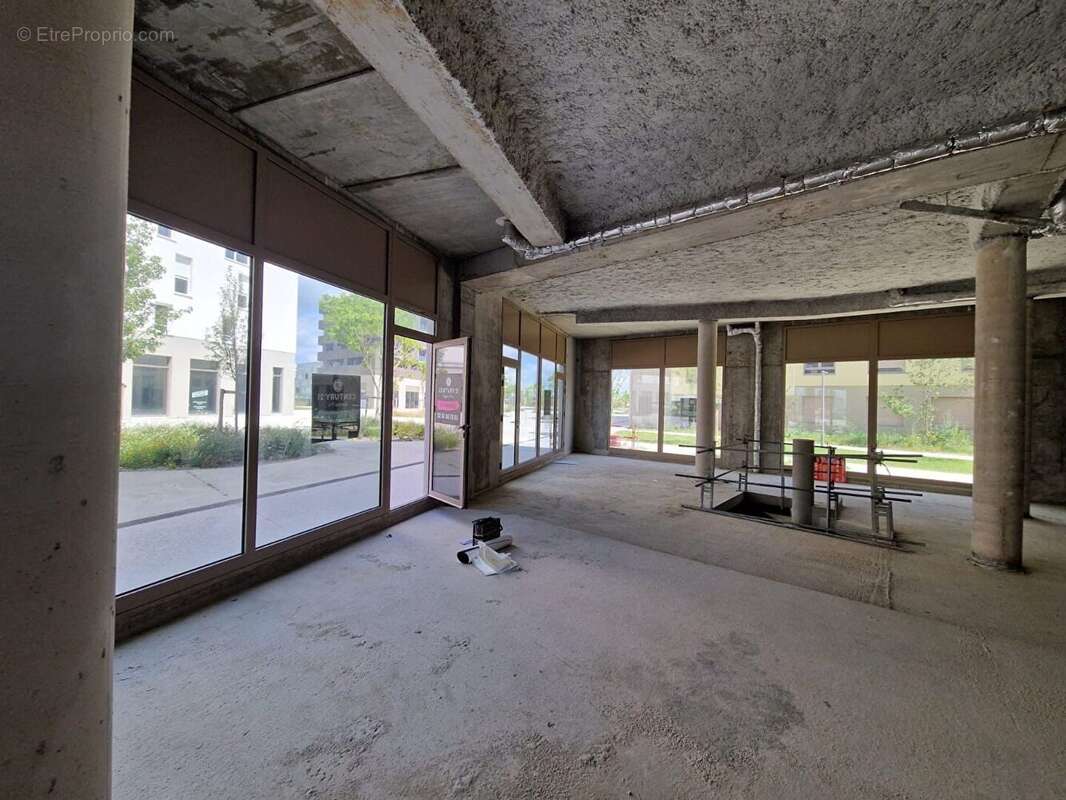 Commerce à FLEURY-SUR-ORNE