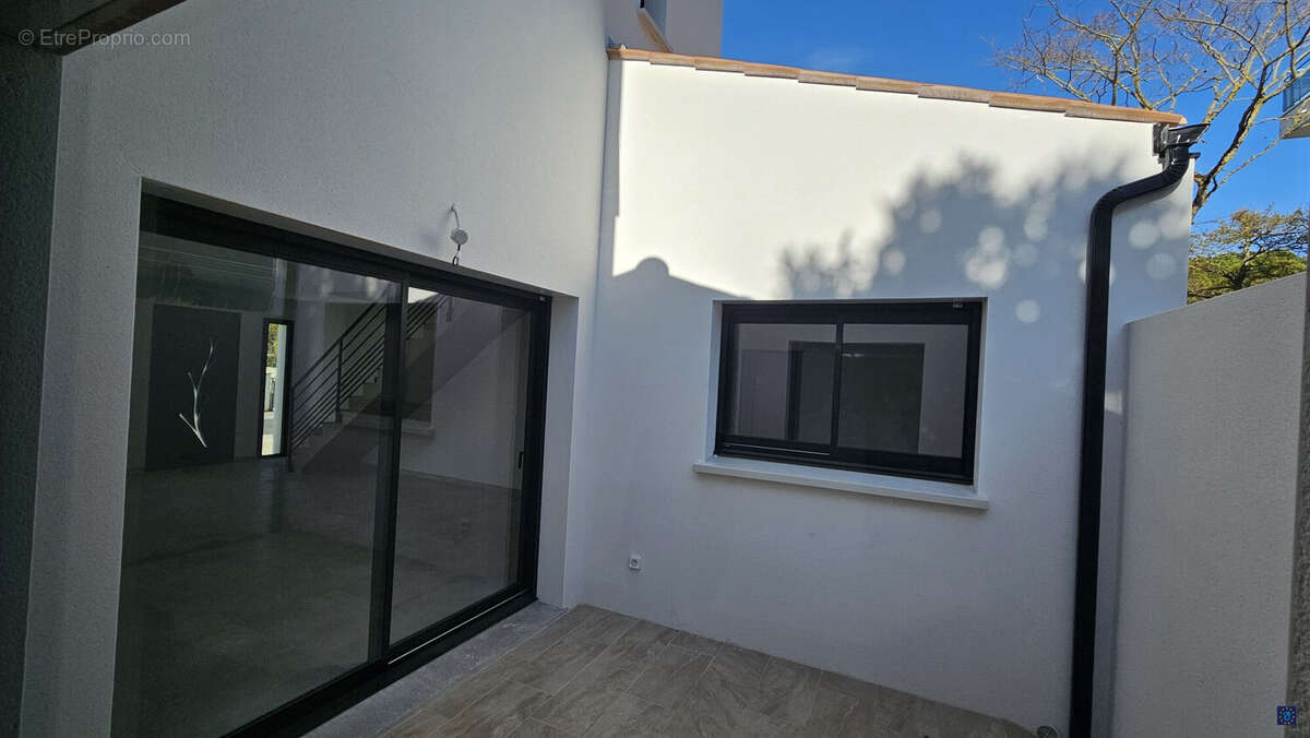 Maison à VAUX-SUR-MER