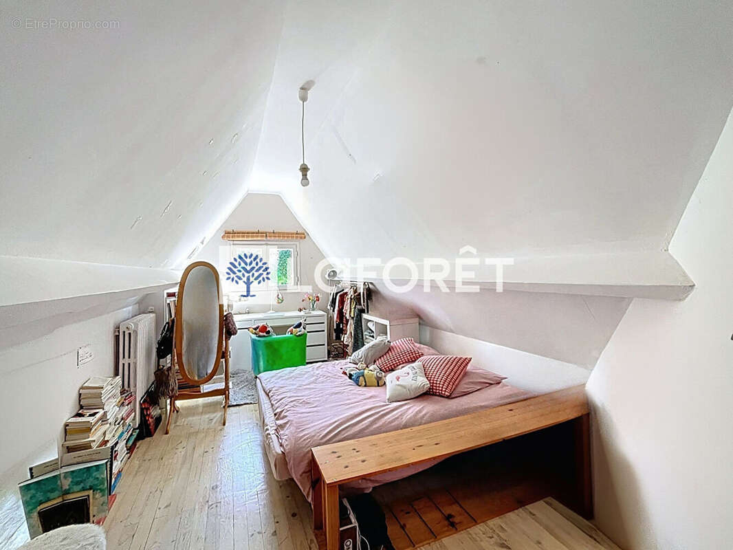 Maison à THIVERVAL-GRIGNON