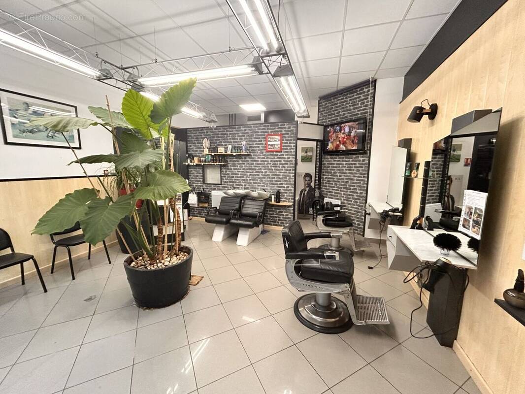 SALON6 - Commerce à CAHORS