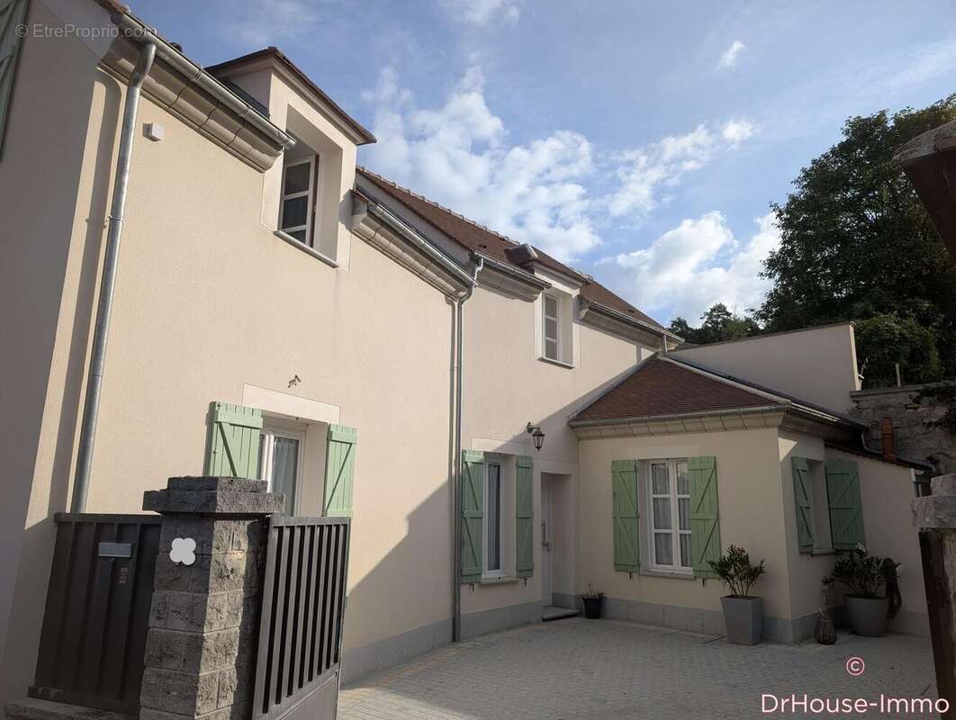 Maison à NESLES-LA-VALLEE