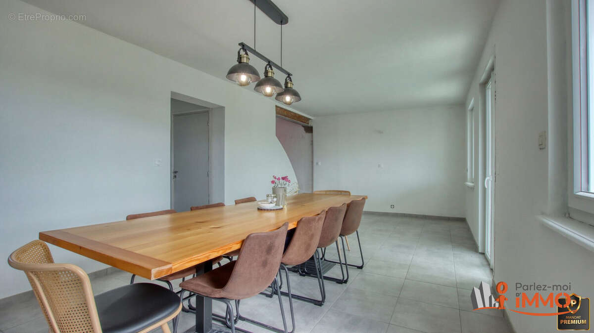 Maison 130 m² à Rozier-En-Donzy  - photo 8