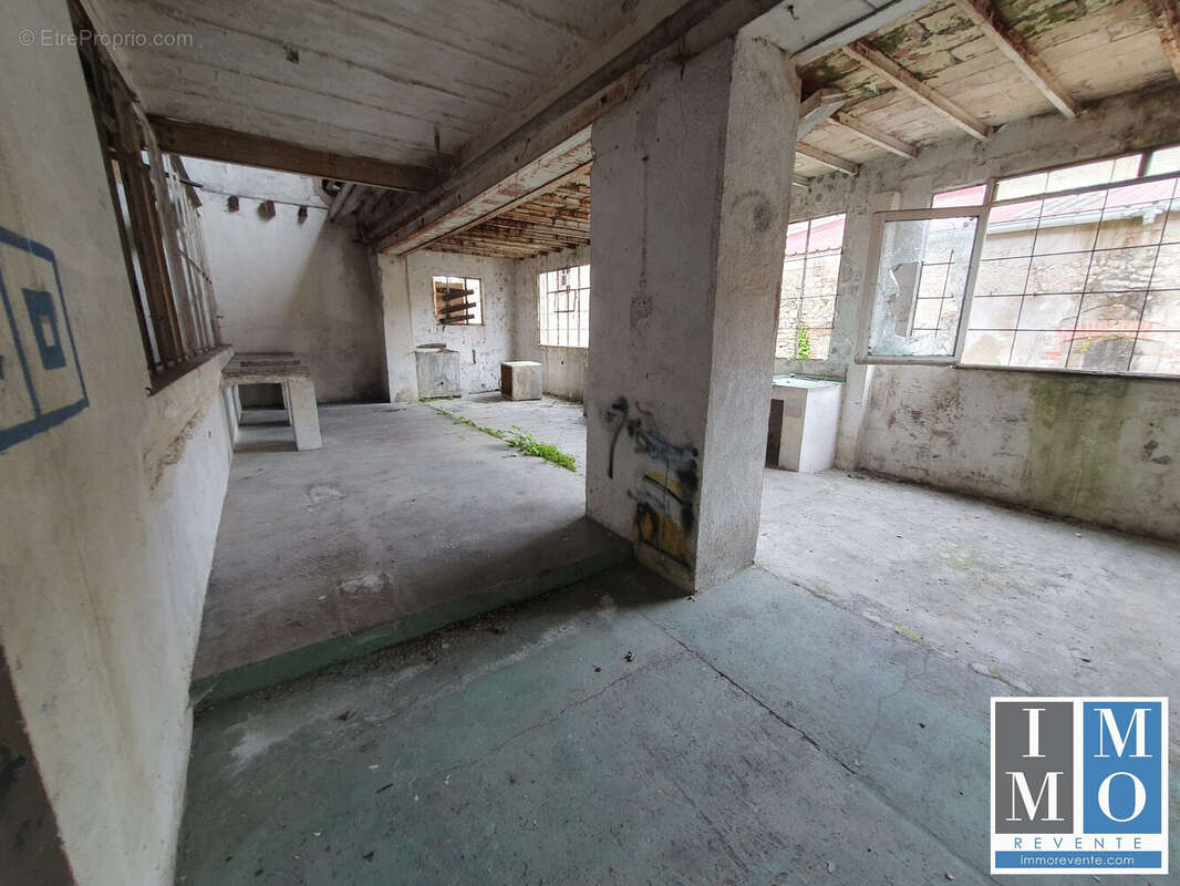 Commerce à MEHUN-SUR-YEVRE