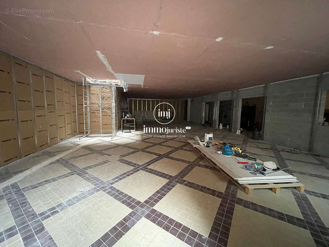 Commerce 216 m² à Le Palais-Sur-Vienne  - photo 3