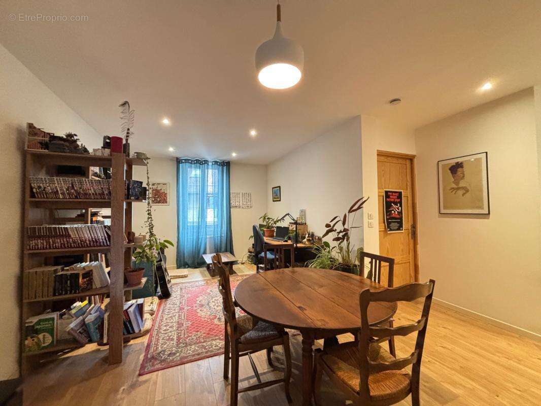 Appartement à LES ECHELLES
