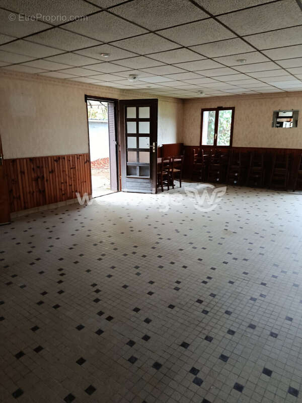 Commerce à LA PEROUILLE