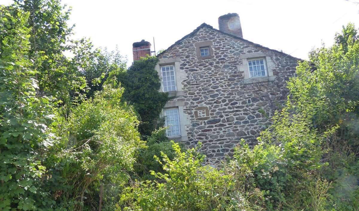 Maison à SAINT-JULIEN-CHAPTEUIL