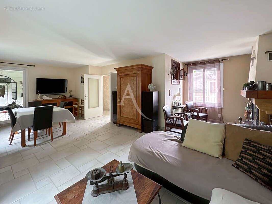 Maison à JOUY-LE-MOUTIER