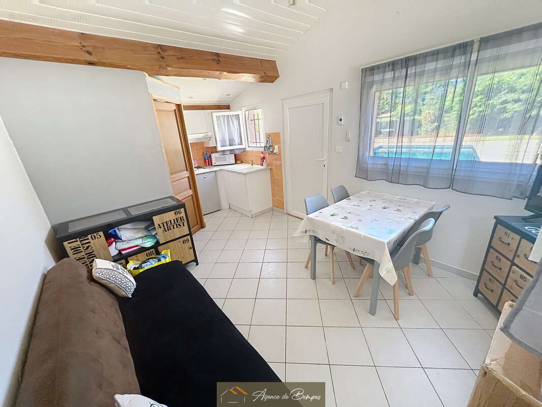 - villa 4 faces 148 m2 hbts  sur 1000 m2 de terrain -t2 independants 21 m2 - 2 garages 36 et 26 m2 - photo 20