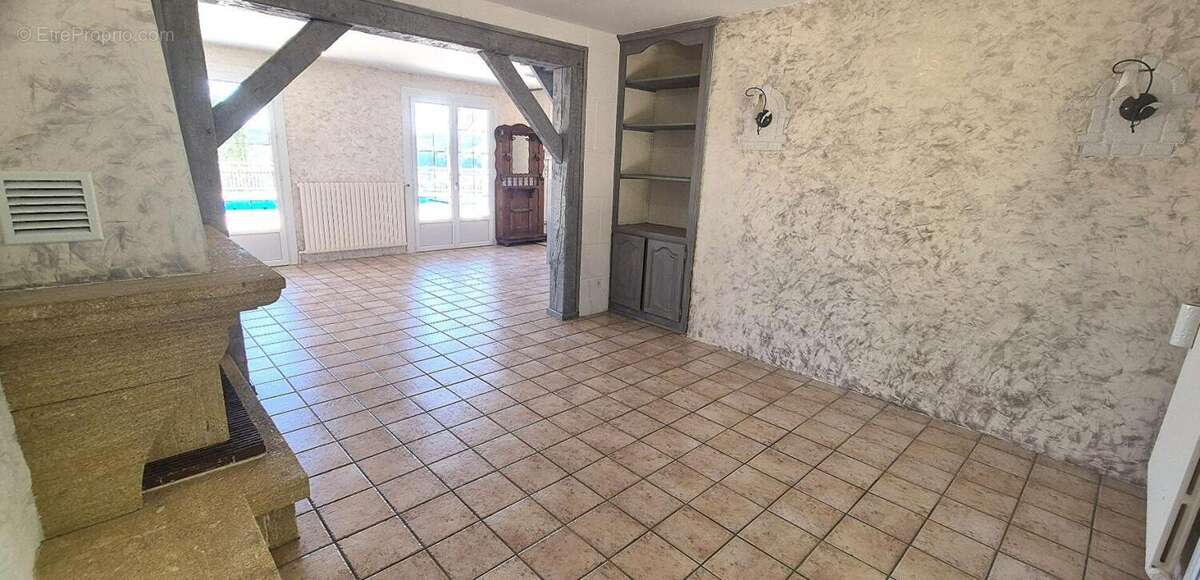 Belle Propriété Contemporaine ou Superbe Villa de 166 m² entièrement rénovée avec sa Piscine sécurisée de 40 m², Balcon, Terrass - photo 8