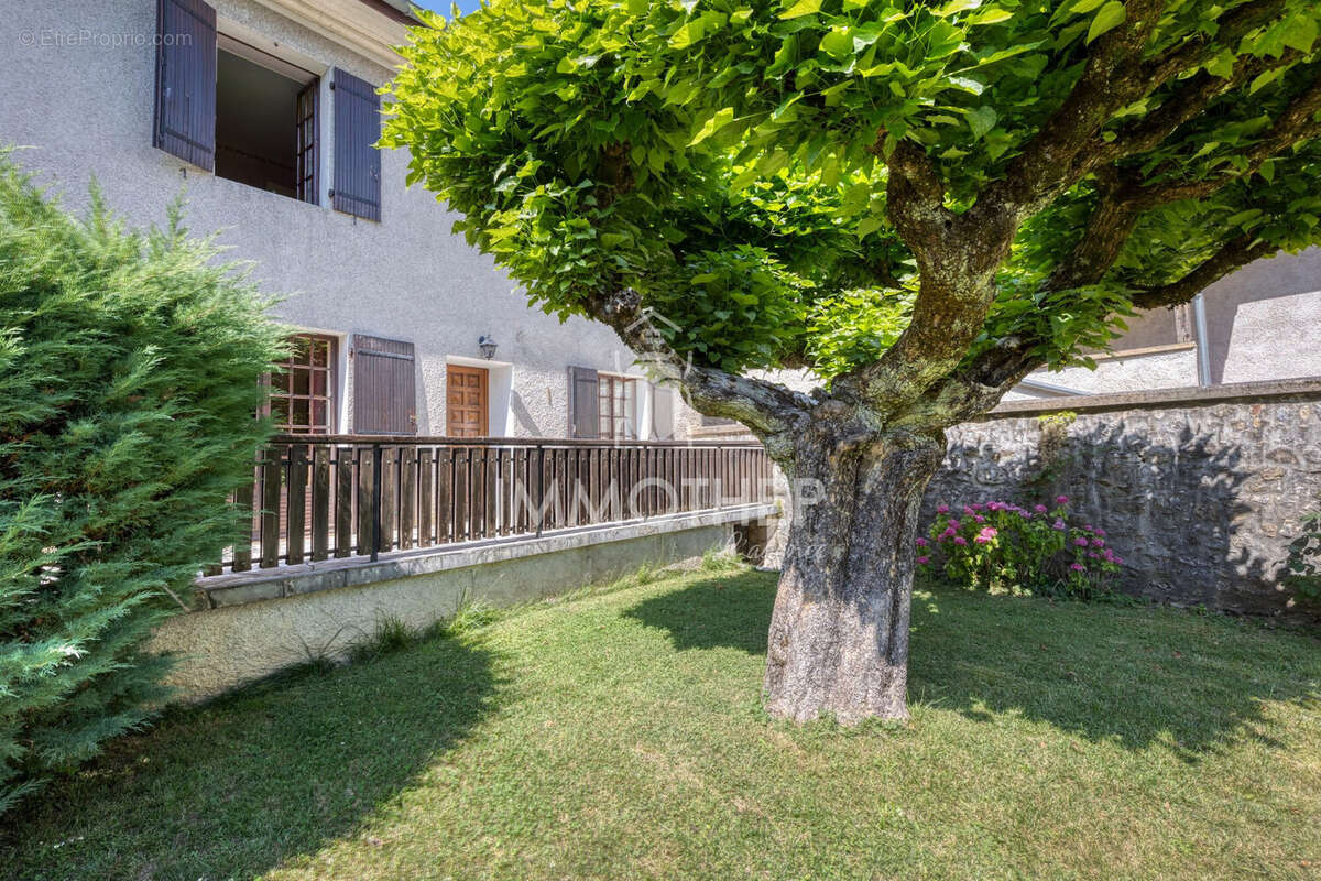 Maison à SAINT-VINCENT-DE-MERCUZE