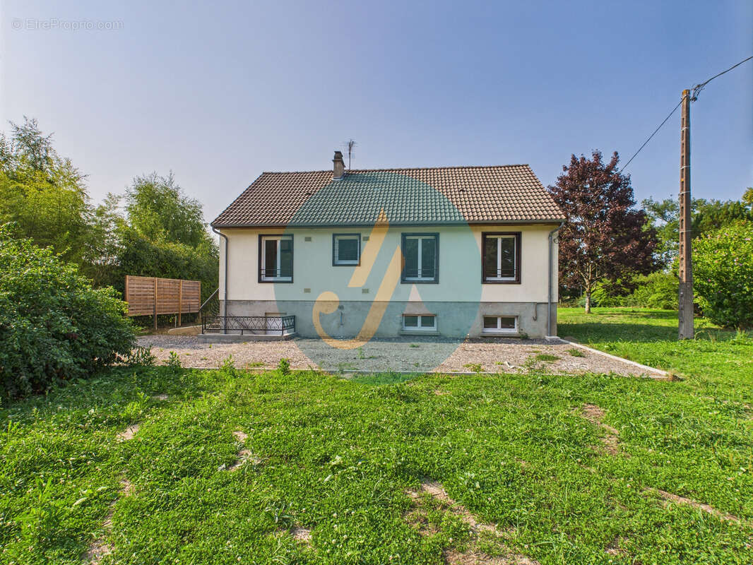 Maison à LA CHAPELLE-D&#039;ANGILLON