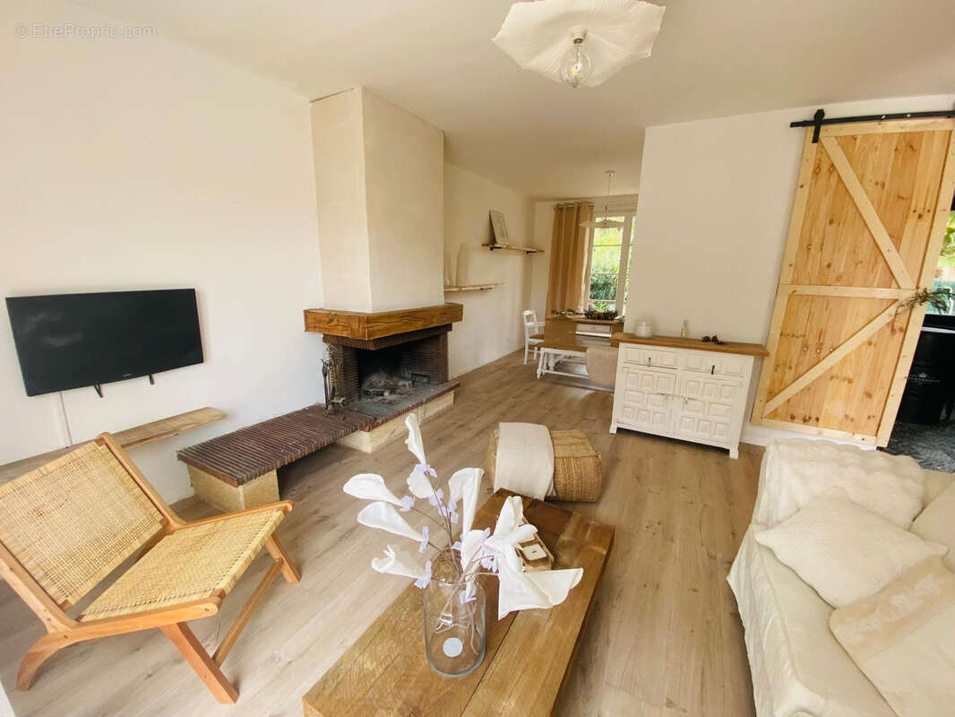 Maison à SAINT-LAURENT-DE-LA-SALANQUE