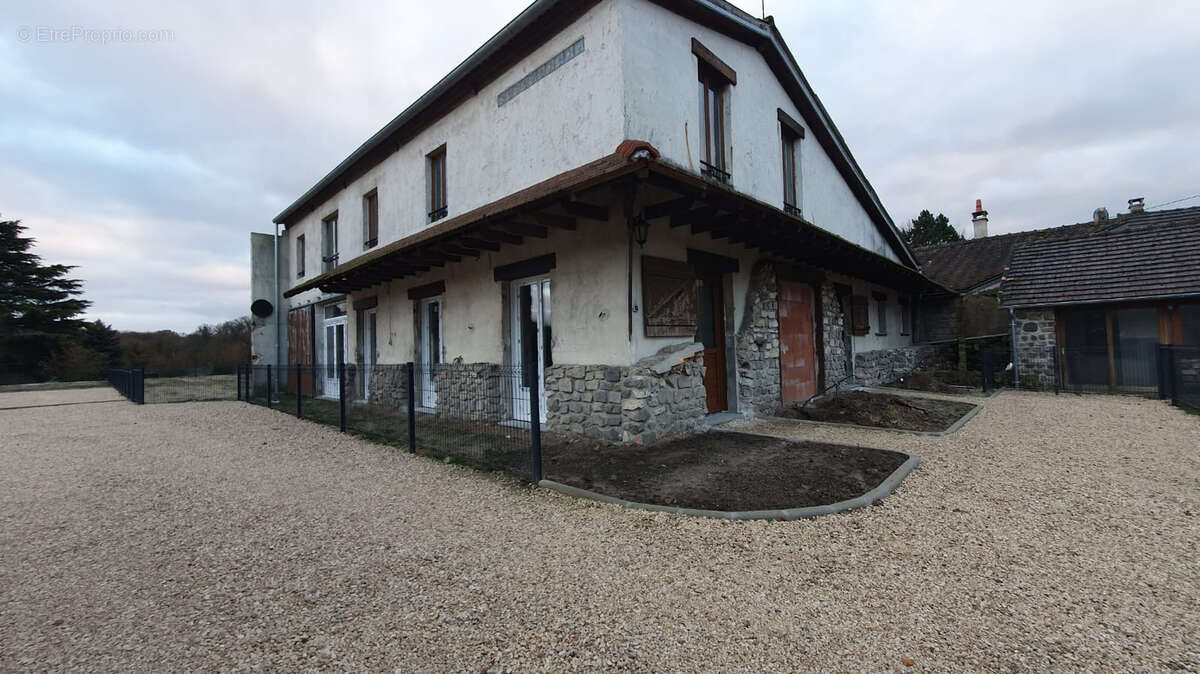 Maison à VER-SUR-LAUNETTE