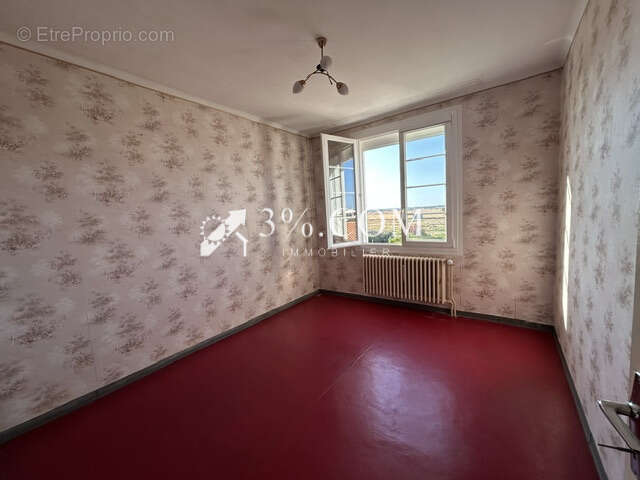 Maison de 117m2 avec deux garages et dépendances sur 960m2 d - photo 8