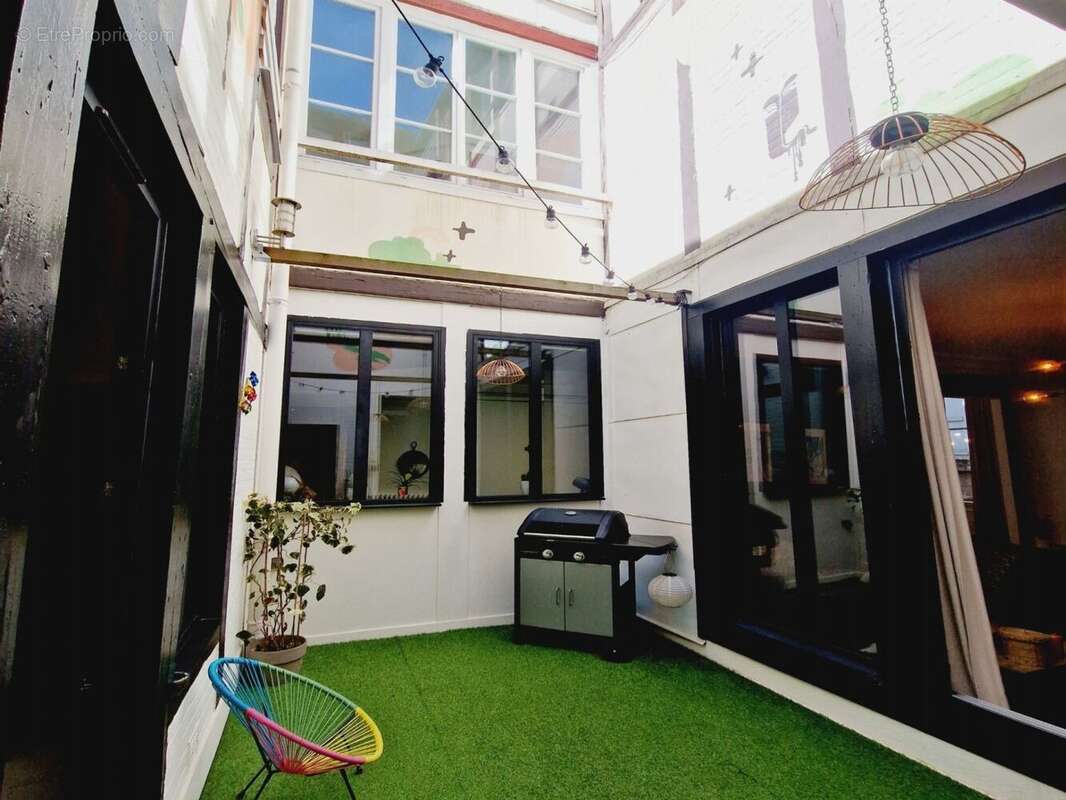 F5 rénové avec patio - photo 10