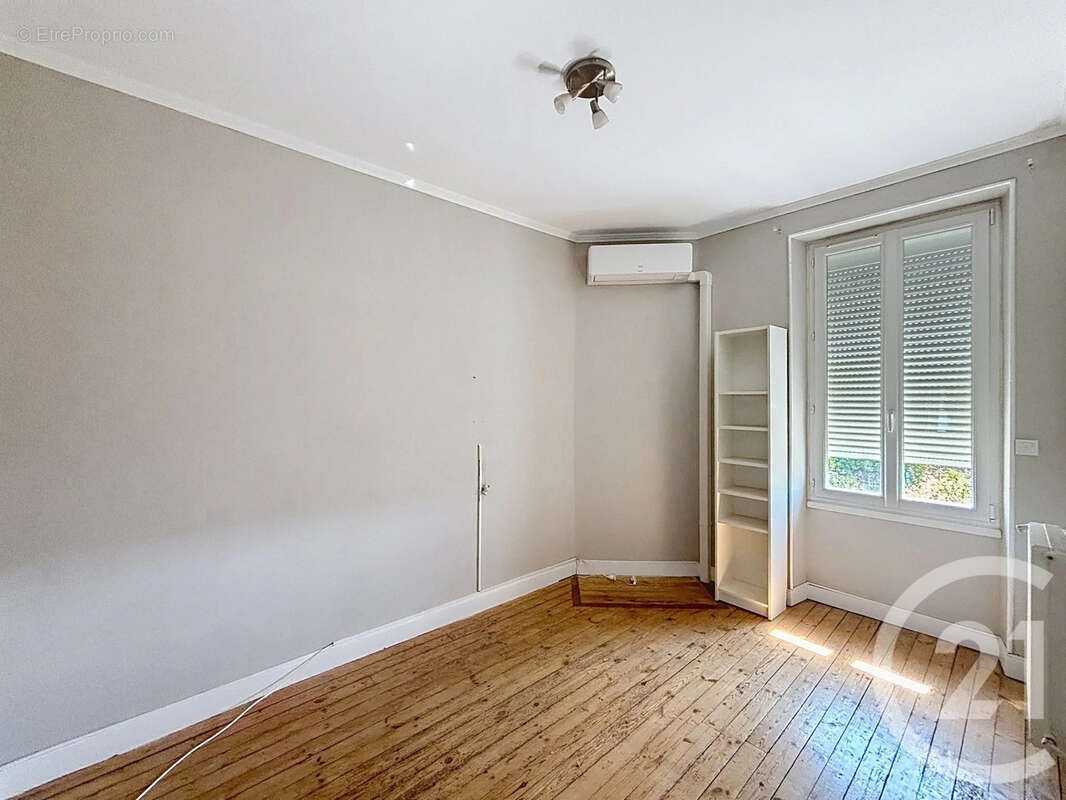 Maison 138 m² à Gond-Pontouvre  - photo 4