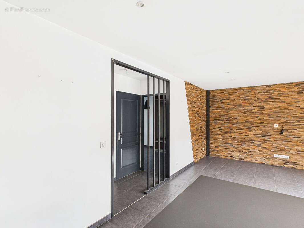 Appartement climatise !  t3. dernier etage terrasse 33m² . garage box. chateauvert 26000 valence - photo 6