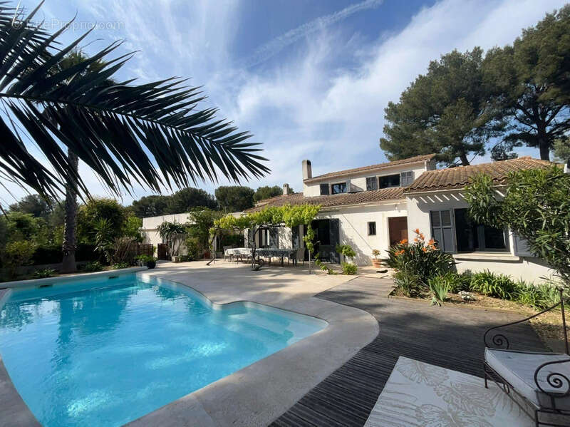 Maison à vendre 7 pièces SANARY SUR MER (83) - photo 2