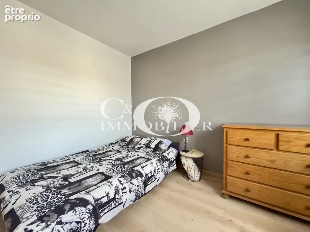 Maison 3 chambres + bureau - double garage - 1358 m2 de terrain - photo 8