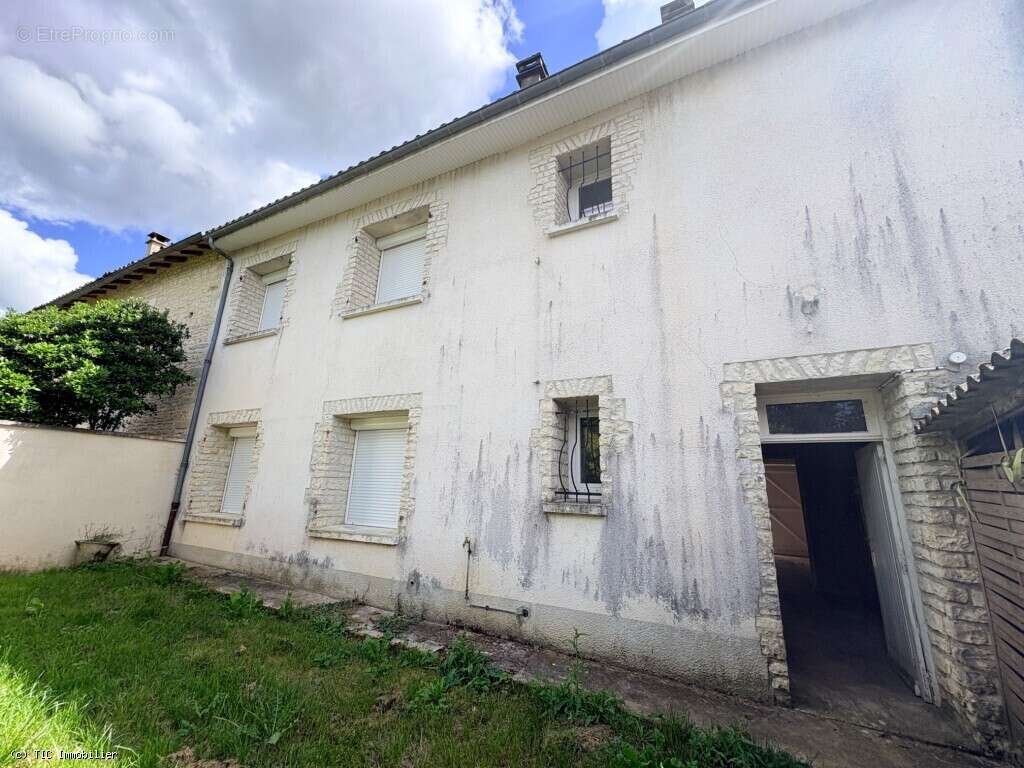Maison à AUNAC