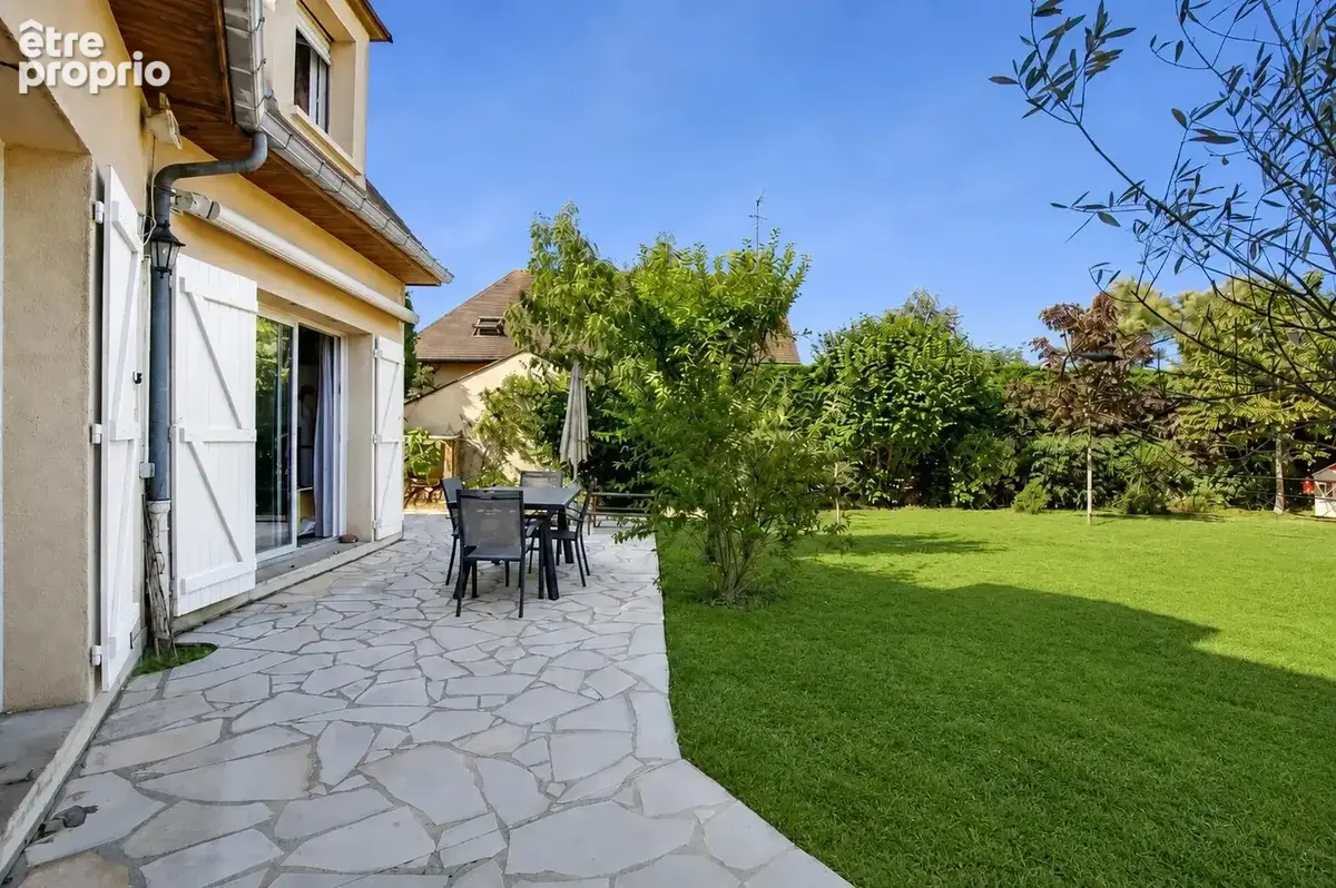 Croissy sur seine - maison familiale de 176 m² - 5 chambres - terrain de 867 m² - photo 1