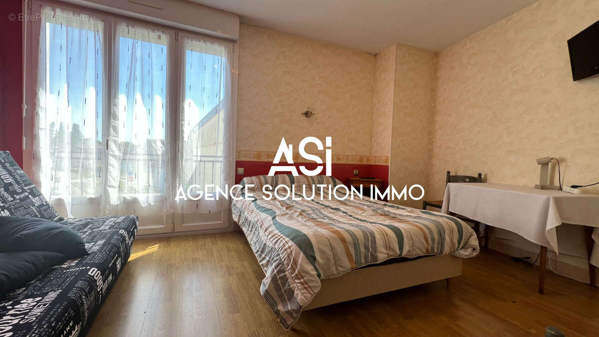 Commerce à VILLAINES-LA-JUHEL