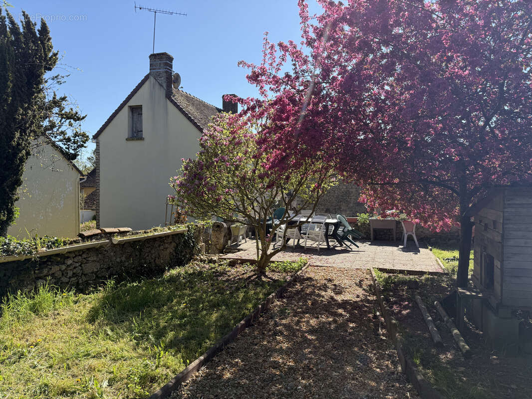 Maison à SAINT-COSME-EN-VAIRAIS