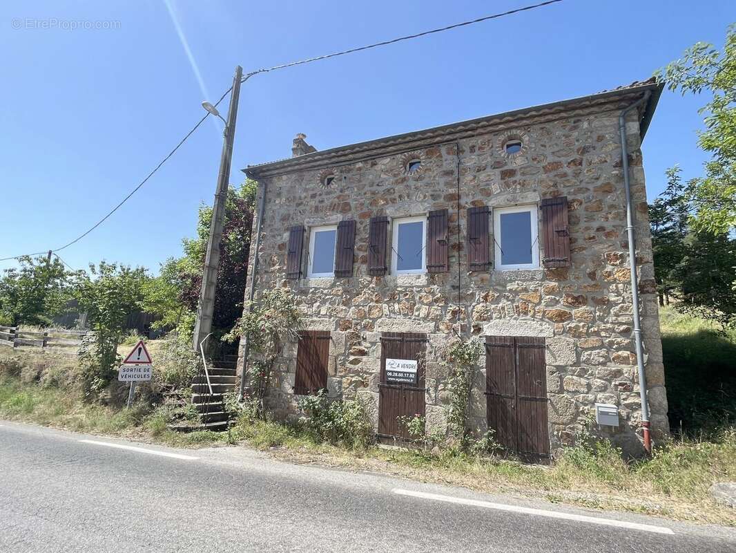 Maison à DESAIGNES