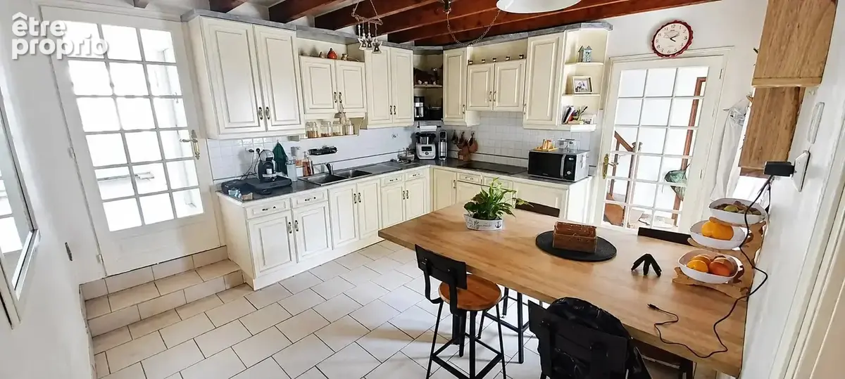 Maison de caractère avec gîte et terrain de 10 447 m² – Proximité du Pont Romain à Gourgé - photo 4