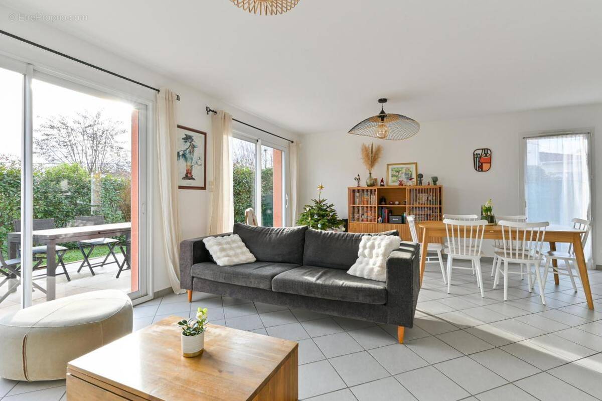 Maison à GREZIEU-LA-VARENNE