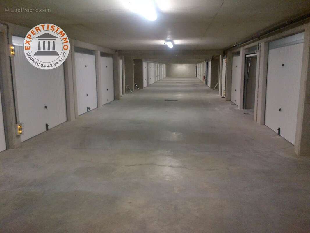 Parking à VITROLLES
